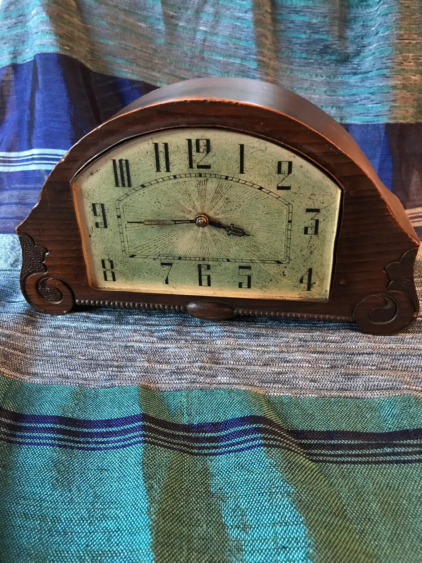 Vintage mantel clock, with wooden case.