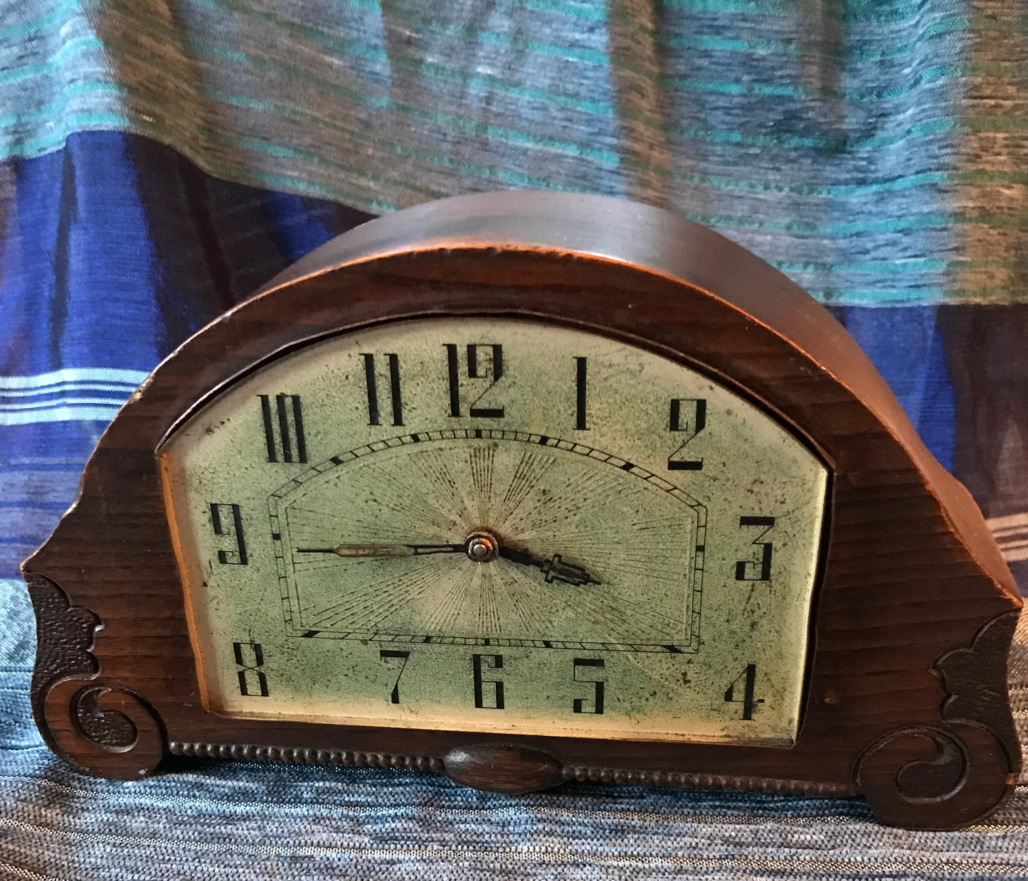 Vintage mantel clock, with wooden case.